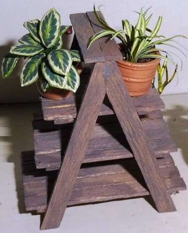 étagère en bois triangulaire