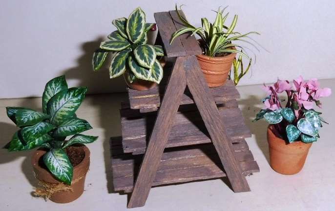 étagère en bois triangulaire