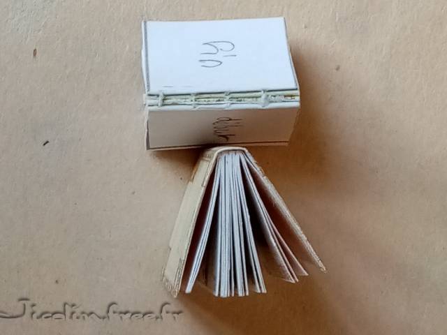 livre cousu